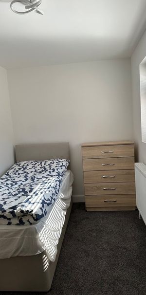Room in a Shared House, Bearwood Road, B66 - Photo 2