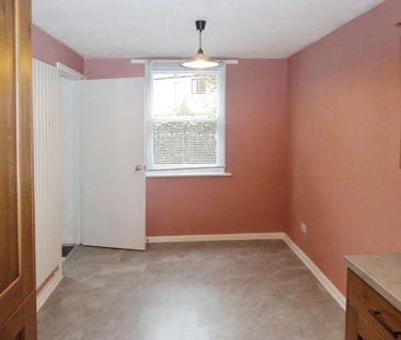 2 bedroom end of terrace house to rent - Photo 2