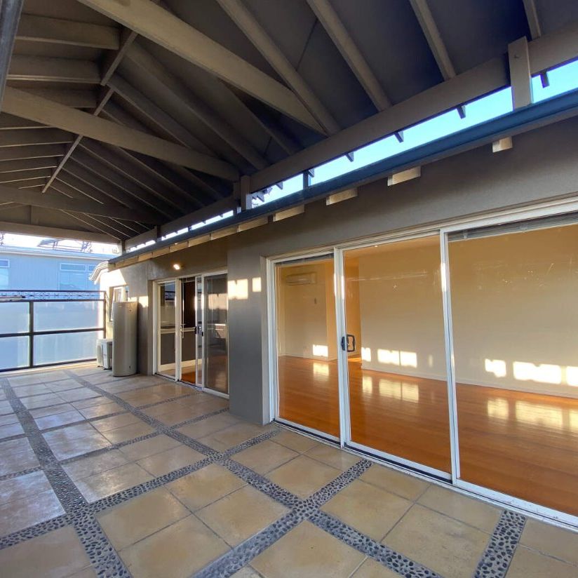 Spacious 3-Bedroom Apartment in Prime Essendon Location - Photo 1
