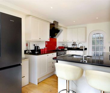 Delightful period cottage with south facing garden in this sought a... - Photo 4