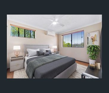 Freshly painted unit in Prime location! - Photo 5