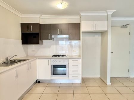 Central, Spacious & Convenient ! - Photo 3