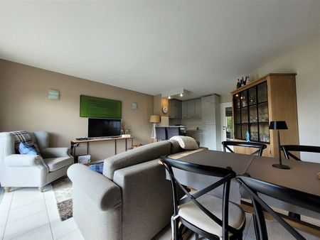 Lichtrijk appartement met garage box - Photo 3