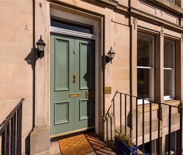 A beautiful main door three bedroom apartment, with a box room in Bruntsfield. - Photo 1