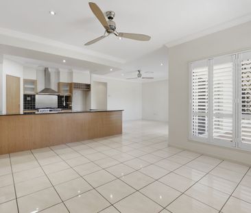 THIS HOME HAS IT ALL - POOL, SHED & MULTIPLE LIVING AREAS - Photo 2