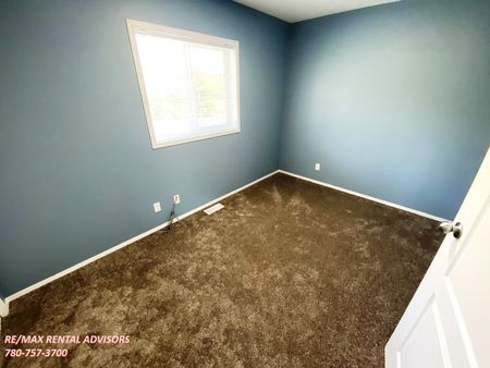 GREAT ACREAGE LIVING, 3 BED, 2 BATH, BUNGALOW SF HOME W/A DETACHED DBL GARAGE IN THE COMMUNITY OF RURAL LEDUC COUNTY - Photo 4