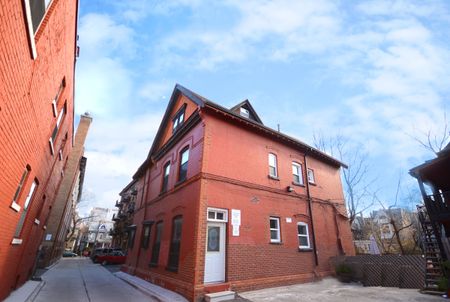 160 Huron Street - Photo 2