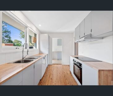 Sunny Family Home - Photo 3