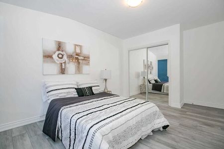 For Lease - 234 Pinetree Way, Mississauga, Ontario - Photo 2