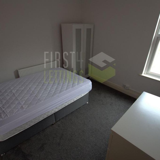 4 bedroom terraced house to rent - Photo 1