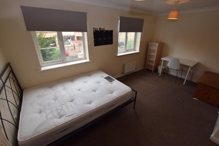 6 bedroom semi-detached house to rent - Photo 4