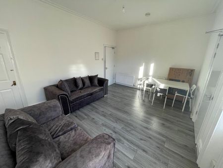 4 bedroom end of terrace house to rent - Photo 5