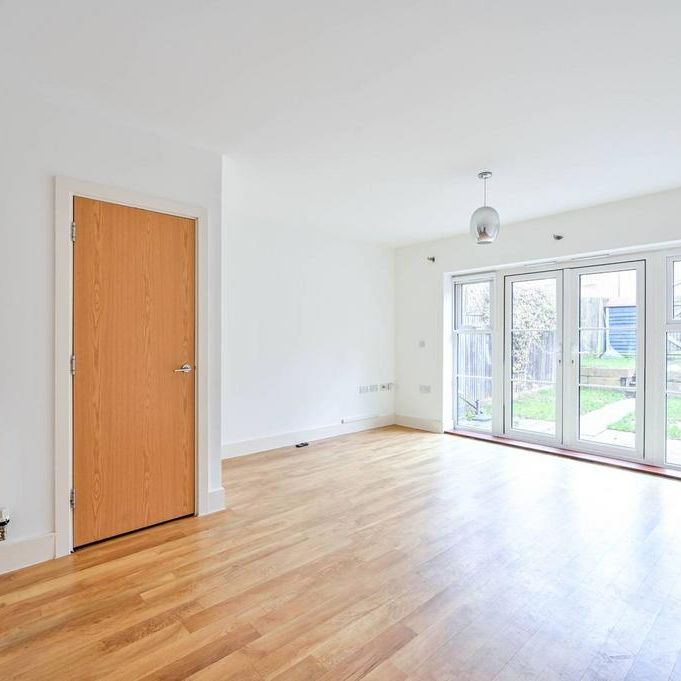 3 bedroom terraced house to rent - Photo 1