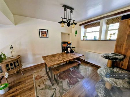 3 bedroom semi-detached house to rent - Photo 5