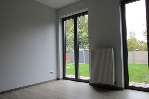 Gelijkvloers appartement met 2 slaapkamers en ruime tuin - Foto 1