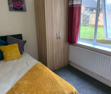 Ulyett Place Room 6 - Photo 1