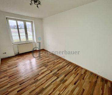 Helle Altbauwohnung mit 3 getrennt begehbaren Zimmern! - Photo 2