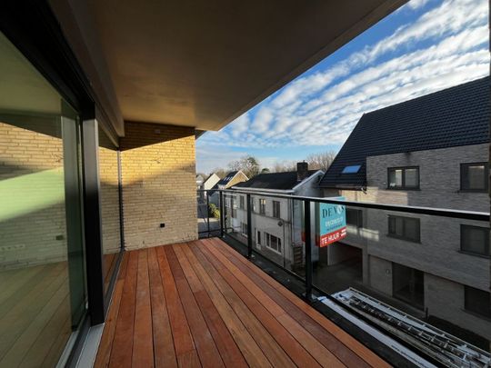 Nieuwbouwappartement met 2 slaapkamers, bureauruimte, terras en autostaanplaats - Photo 1