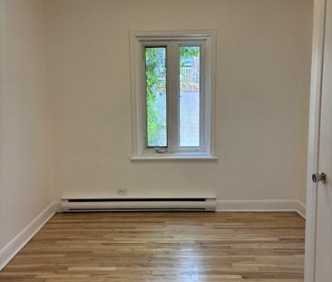 Très grand 3 1/2, 5e rue Limoilou Libre FRAIS PEINT - Photo 1