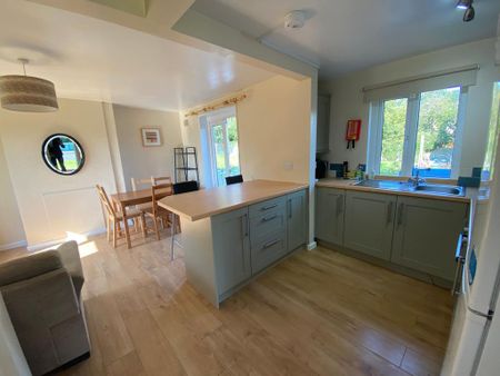 5 bedroom semi-detached house to rent - Photo 5