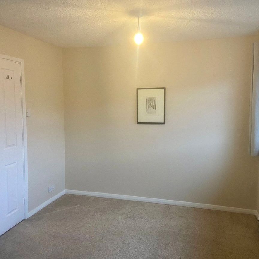 Middle Lane, Epsom, Surrey, KT17 1DP - Photo 1