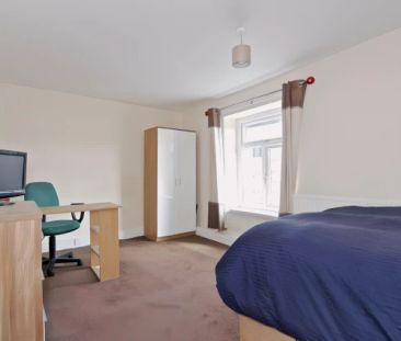 5 Bed 2 Bath - Photo 2