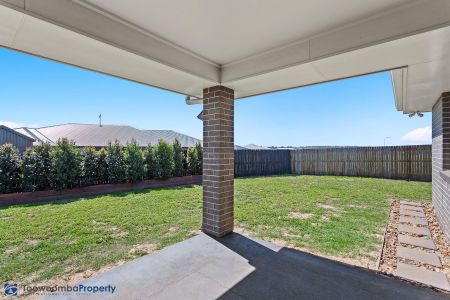 Beautiful three bedroom home in quite location ready to go - Just needs you! - Photo 3