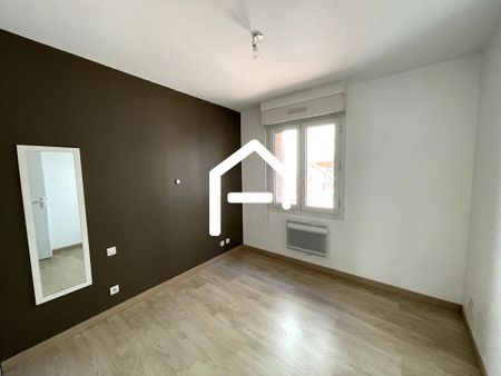 A louer : Place Lafourcade T2 de 37 m² a 642.77 € cc - Photo 2