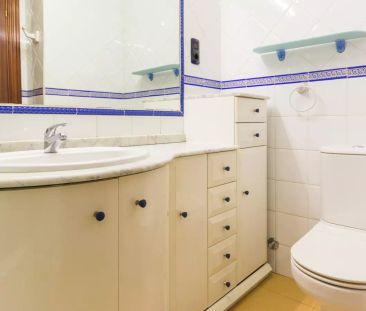 Double bed in Fully-furnished rooms in an immense flat near Retiro ... - Photo 4