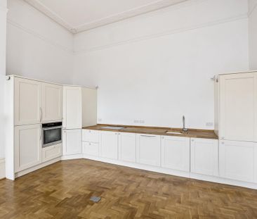 3 bedroom flat to rent - Photo 6