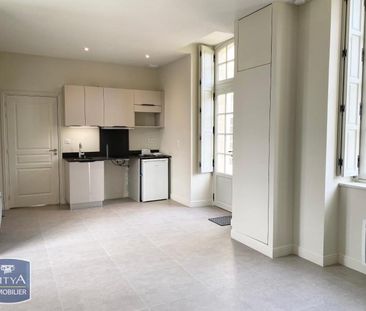 Location Appartement 1 pièce 26m² FONTENAY LE COMTE 85200 - Photo 2
