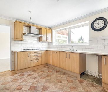 4 bedroom detached house to rent - Photo 2