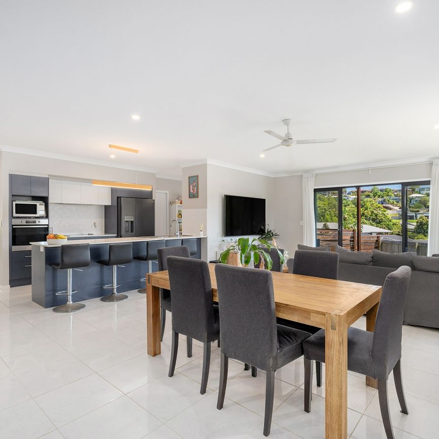 Beautiful Family Home Living - Photo 1