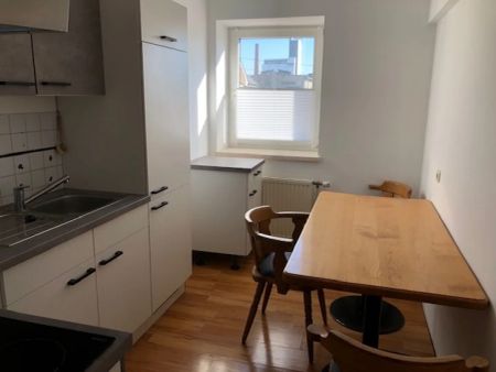 Große 3-Zimmerwohnung mit Einbauküche und großer Terrasse. - Photo 3