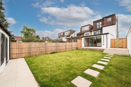 Hathaway Gardens - Photo 4