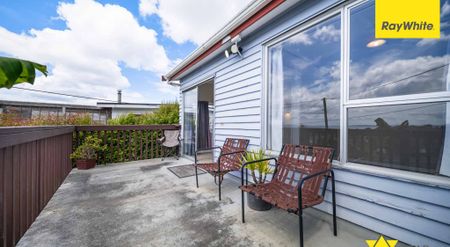 Cozy 2-Bedroom Home in the Heart of Stanmore Bay - Photo 2