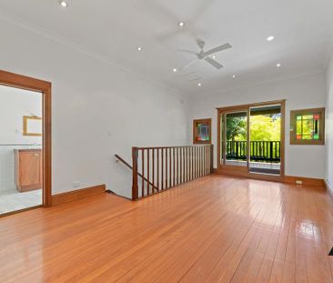 Stylish Two-Bedroom Apartment in the Heart of Vibrant Newtown - Photo 3