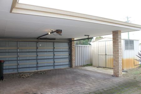 Solar Panels & Air Con - Photo 4