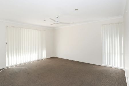 Spacious Family Living in Discovery Hill - Photo 4