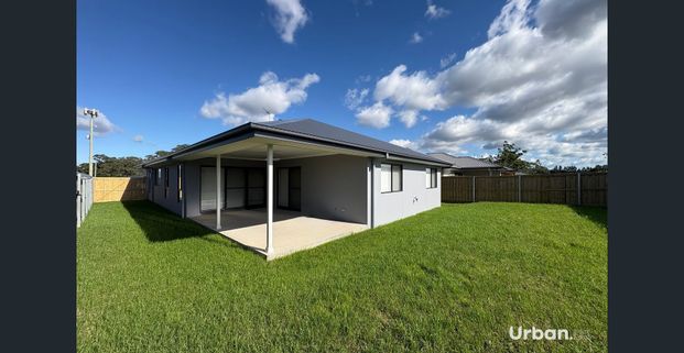 Stunning Large 4 Bedroom Home with Multiple Living Areas in Lochinvar! - Photo 1