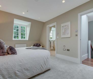 3 bedroom mews to rent - Photo 5