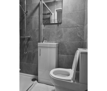 3 Bed End Terrace, Alpha Road, SE14 - Photo 2