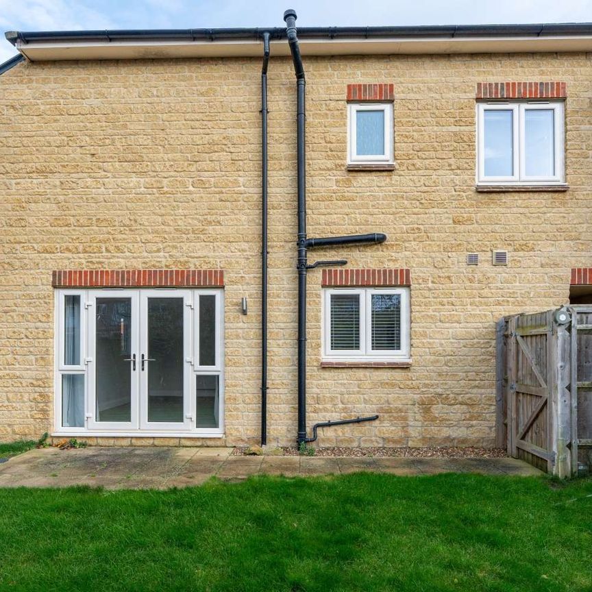 Mercer Gardens, Faringdon, Berkshire, SN7 - Photo 1