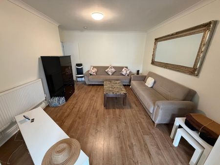 Room in a Shared House, Gospatrick Road, N17 - Photo 3