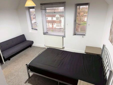 1 bedroom in a flat share to rent - Photo 5