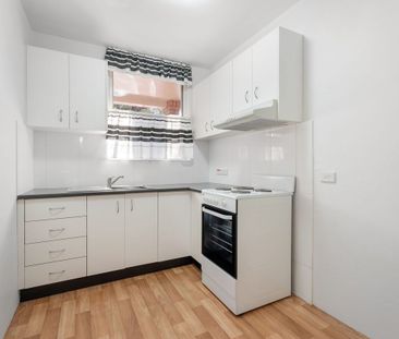 Convenient Studio Apartment - Photo 2
