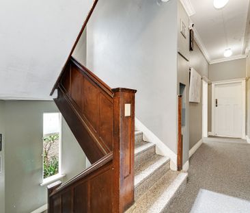 Studio Apartment - Offered Unfurnished - Photo 2