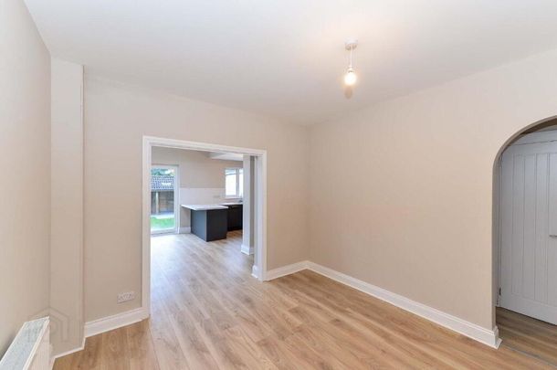 33 Reaville Park, Dundonald, Belfast, BT16 2AR - Photo 1