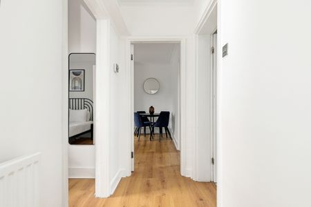 2 Bed Flat, Wellington Buildings, E3 - Photo 4