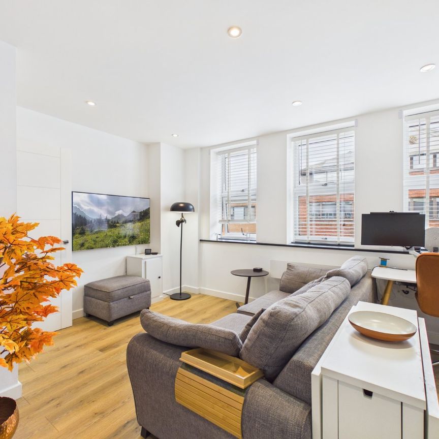 1 bedroom Flat in Victoria Road, Farnborough - Photo 1